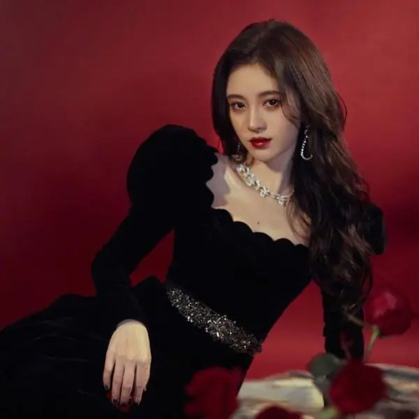 從「馬雲」搖身一變「四千年一遇美女」！中國女星鞠婧禕黑歷史照曝光，讓網友全驚呆了⋯