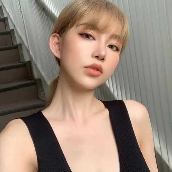 確定沒有血緣關係？！這位激似周揚青的網美，不僅外表超像，連霸氣穿搭也神複製！