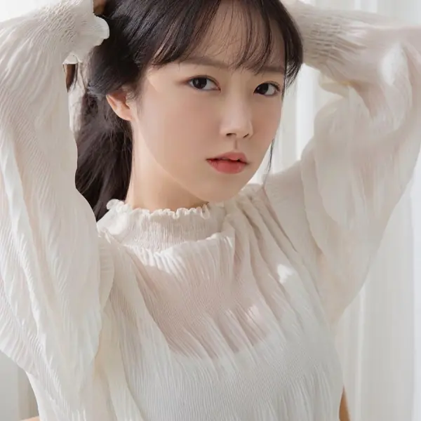 小三地位不保？《夫婦的世界》新渣女 Zoe、韓素希「撩男造型大 PK」，網友：到底多逼正宮？