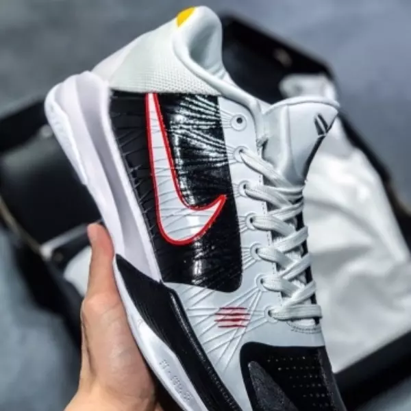 這雙鞋有洋蔥！Nike 宣布兩雙經典 Kobe 鞋款「這時」復刻上架，鞋迷：我的黑曼巴魂正在燃燒！