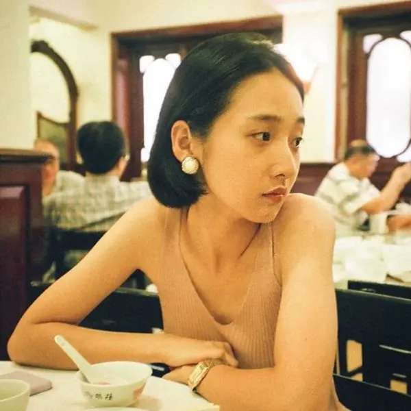這反差也太大！爆紅台劇《誰是被害者》「刺青酒店妹」曉孟，私下竟是個超會穿的潮文青？