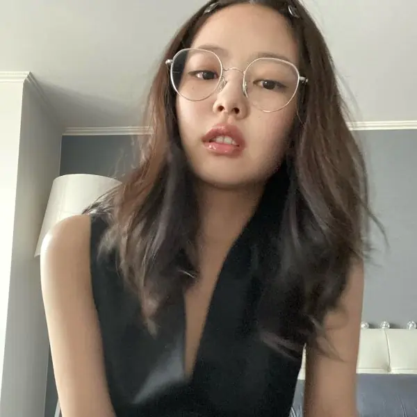 超會妝！BLACKPINK Jennie「居家偽素妝容」99% 的人都想學！別找了，這裡通通有解～