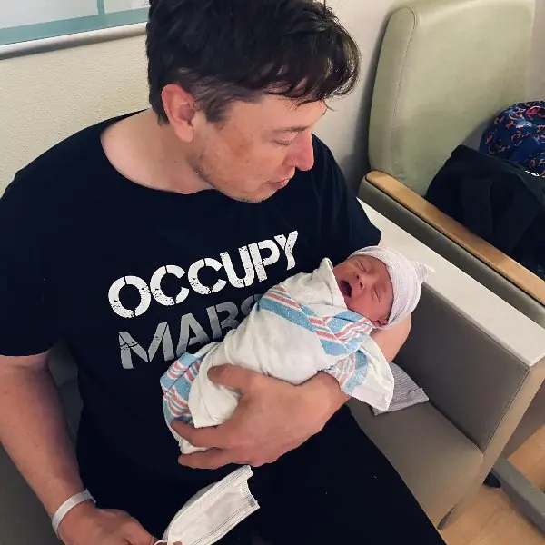 真實版鋼鐵人！Elon Musk 又有寶寶誕生，風流超級富豪與小 16 歲女友喜迎孩子！