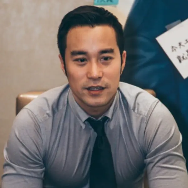 大肌肌都能輕鬆駕馭！《誰是被害者》張孝全「藏肉穿搭」小技巧公開，網友：「又帥又壯誰受得了？」