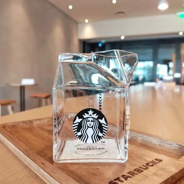 在家也可以這麼夢幻！星巴克「牛奶盒玻璃杯」網路爆紅，網友：可愛到超生火！
