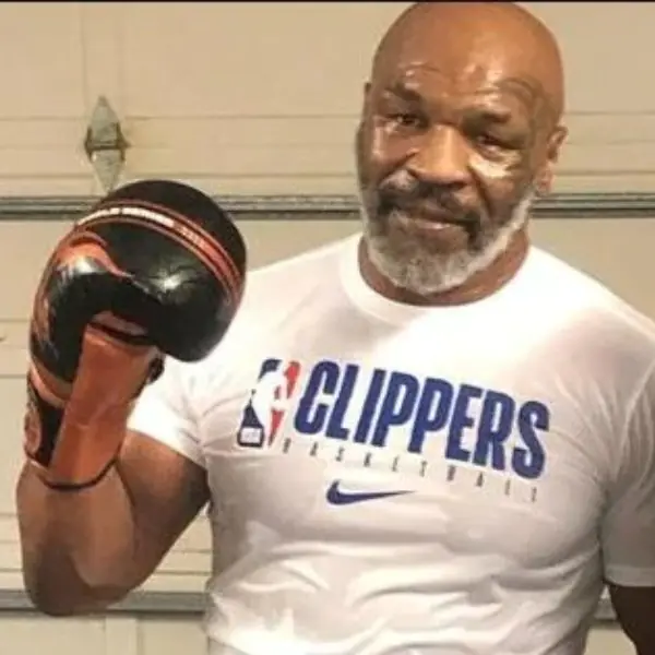 別人的 53 歲！拳王泰森曝光最新猛拳速度，高調宣告將復出打比賽：「我回來了！」