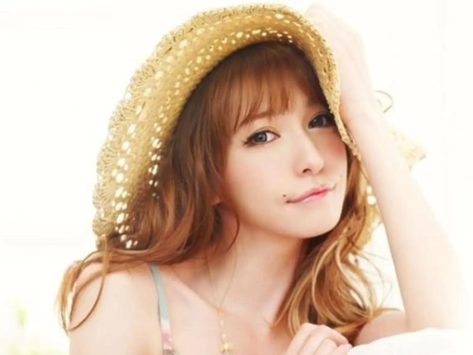 小時候都看她買衣服！回顧藤井 Lena 帶起的 3 大「七年級流行」～妳也曾點上那兩顆痣嗎？