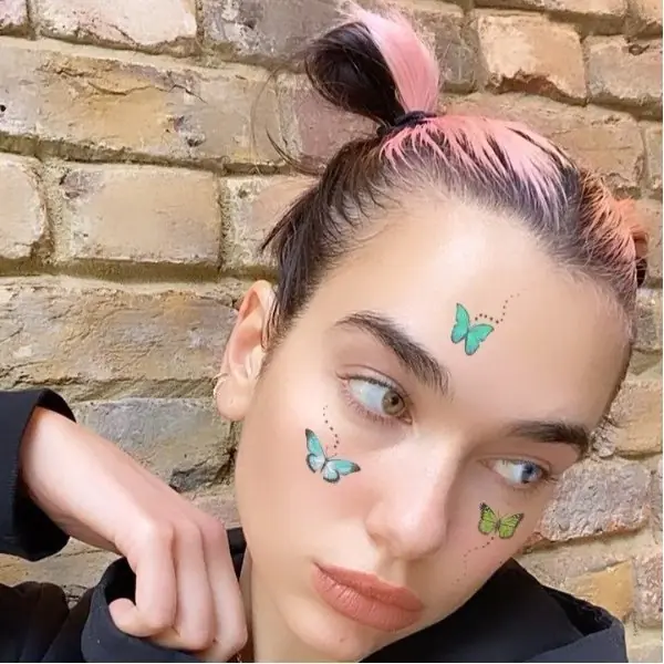 想跟 Dua Lipa 一樣粉紅得超自然？學會文內這 3 招「前衛髮色駕馭術」再也不怕被白眼！