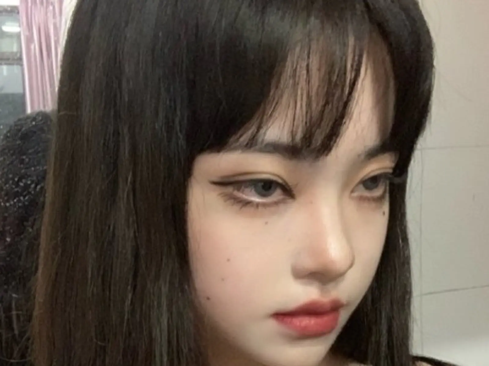 美妝博主仿惡女「富江」，妝容相似度高達 99 ％！網友：我覺得富江是照著你畫的⋯