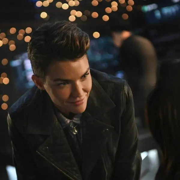人帥但沒演技？Ruby Rose 才主演一季 DC《蝙蝠女俠》就宣告退場，劇組將重選女主角！