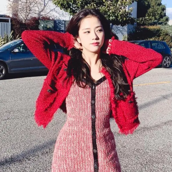 總是被忽略的她，其實是 BLACKPINK「最懂穿」的？Jisoo 私服甜死人不償命，就靠這 3 招完勝其他人！
