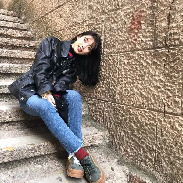 攤開小隻馬 IU 收藏的這些球鞋，竟都是平價又好穿的「美腿神器」！同為嬌小女孩的妳，該買了吧？