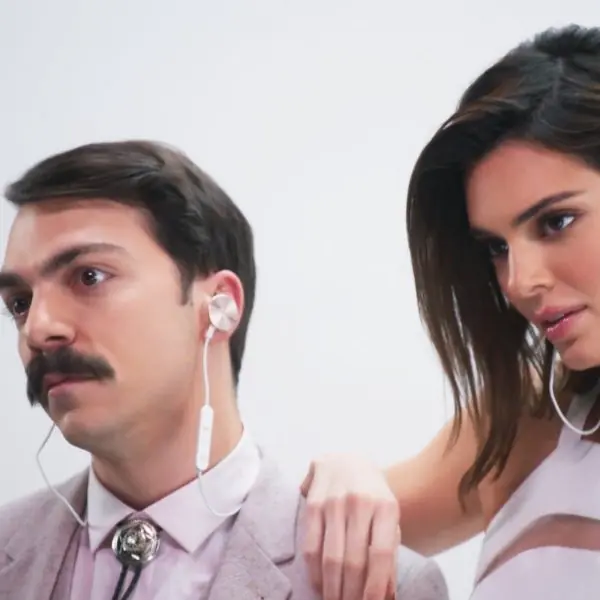 卡戴珊家族官方公開隱瞞 24 年驚天秘密，Kendall Jenner 有一個雙胞胎哥哥？！