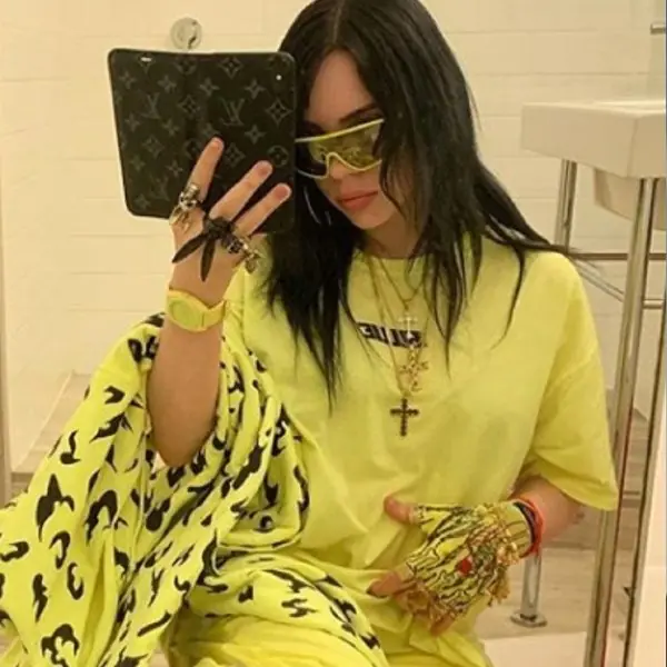 眾星力挺！Billie Eilish 爆粗口怒嗆川普：「去吞一根巨大的 d*ck 然後噎死吧！」