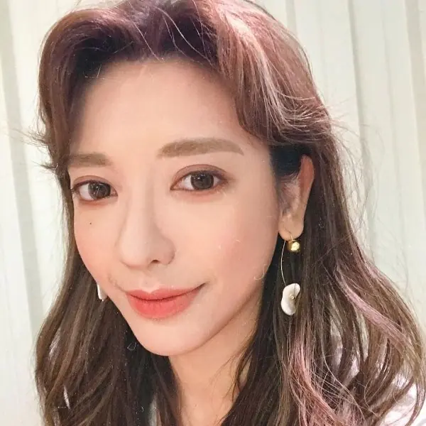 正妹 Youtuber 劉芒的「男相臉」超耐看！嬌嬌女靠「這 3 招」畫出英氣！
