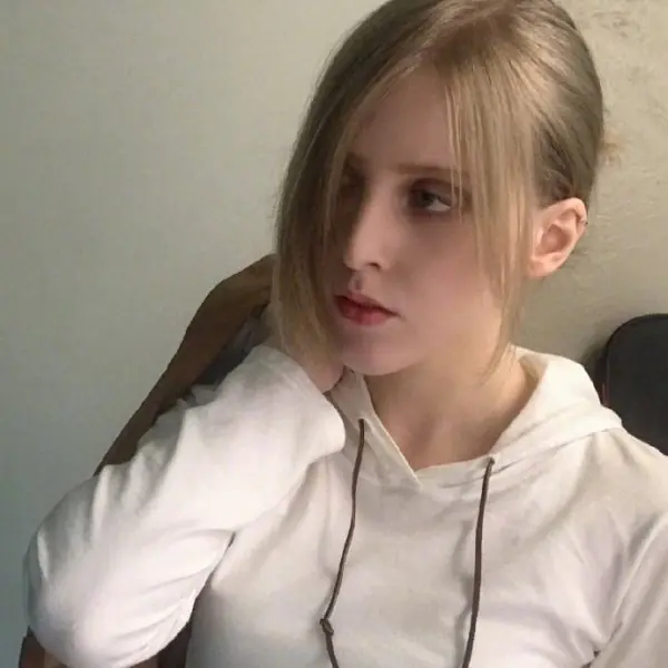 外國女孩 Cosplay《進擊的巨人》亞妮，網友驚豔！