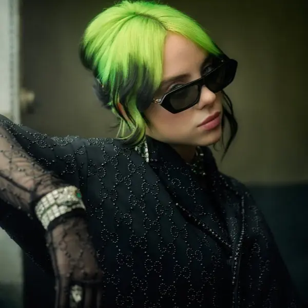 Billie Eilish 怪奇比莉直言承受網路霸凌：「我曾差一點因惡意留言而想自殺...」