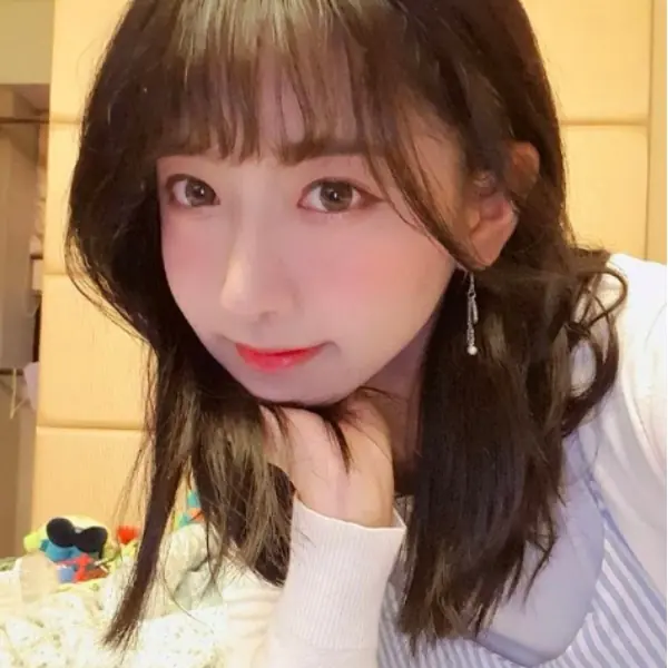 直播主企鵝妹大罵工作人員：「Bxxch！」硬凹自己美式作風