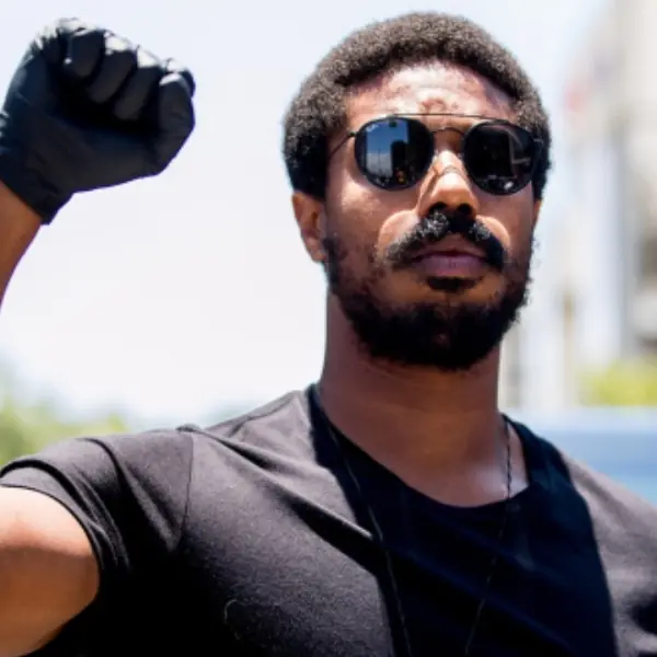 《黑豹》反派 Michael B. Jordan 力挺美國抗議遊行，鞋迷：「腳下那雙根本真黑豹！」