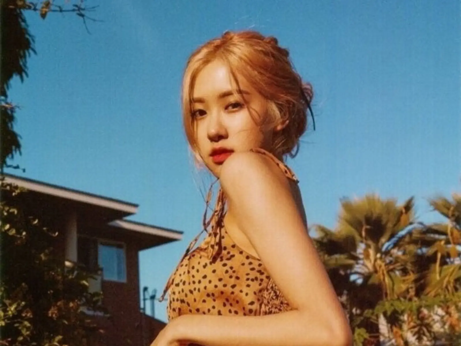 BLACKPINK Rosé 超夢幻「球鞋大軍」，VALENTINO、LV、YSL⋯根本女鞋頭的夢想！