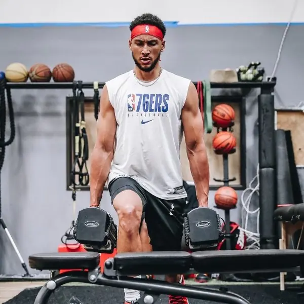 Ben Simmons 備戰復賽瘋狂操練，手臂粗一圈球迷讚嘆「好巨」