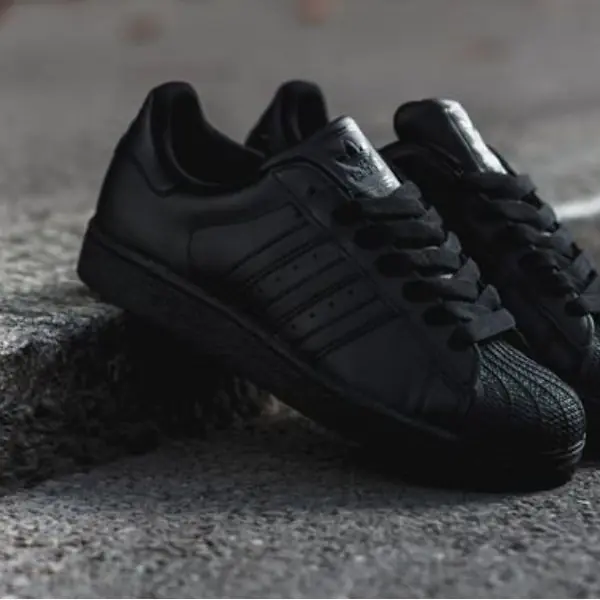 這 10 雙必收「黑魂球鞋」你有幾雙？NB 990、Air Jordan 11、Reebok...少一雙都不行！