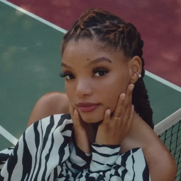 迪士尼真人版《小美人魚》Halle Bailey 正面回應網友質疑謾罵、愛麗兒 EQ 級高！