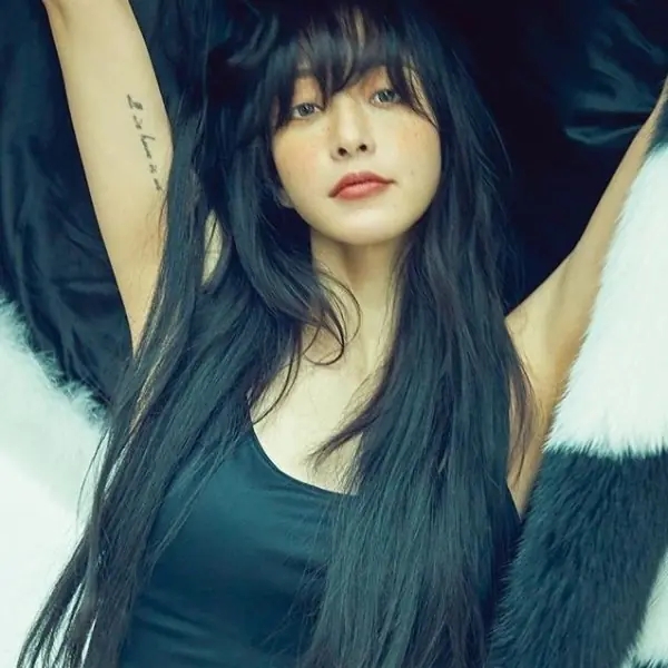 圓臉 LISA、長臉韓藝瑟都靠「腮紅」畫小臉～過年可以繼續吃！
