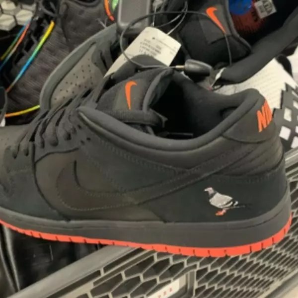 破萬神鞋 Staple x Nike Dunk SB 淪為百元 Outlet 貨，品牌轉發：「瘋掉！」