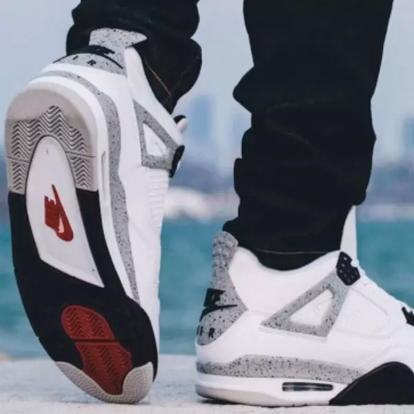 經典 Air Jordan 4 白水泥登場，鞋迷：「復刻幾次，我就買爆幾次！」