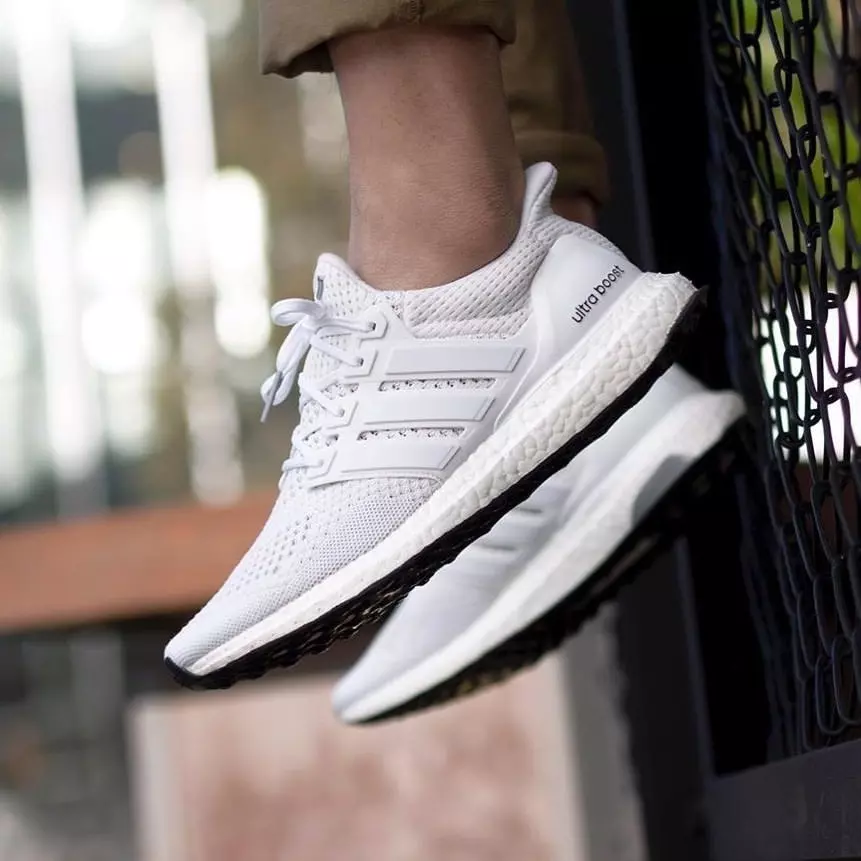 adidas 經典全白 UltraBoost 1.0 復刻再售，大家依然買單嗎？