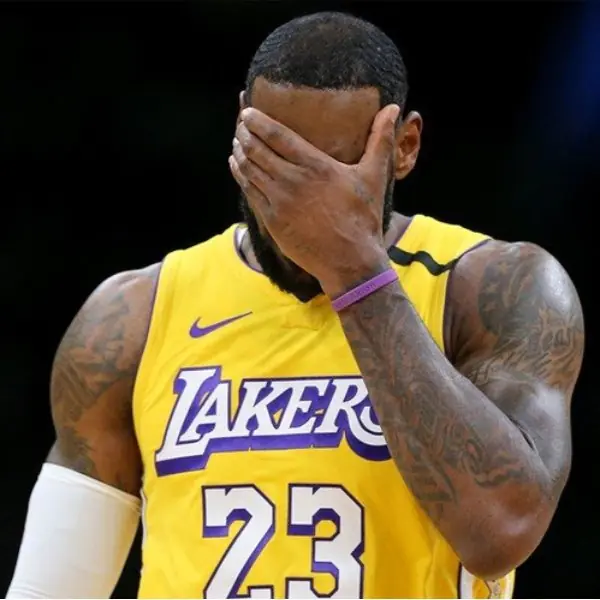 Avery Bradley 確定不參與 NBA 復賽，傳湖人打算找 JR Smith 頂替！