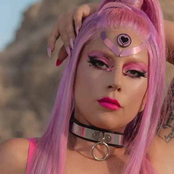 Lady Gaga 談 Billie Eilish 止不住欣賞！期許自己能當她的「人生導師」！
