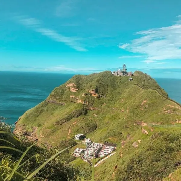 東北角 IG 打卡新秘境！聽濤營區海景迷彩咖啡廳串聯鼻頭角步道