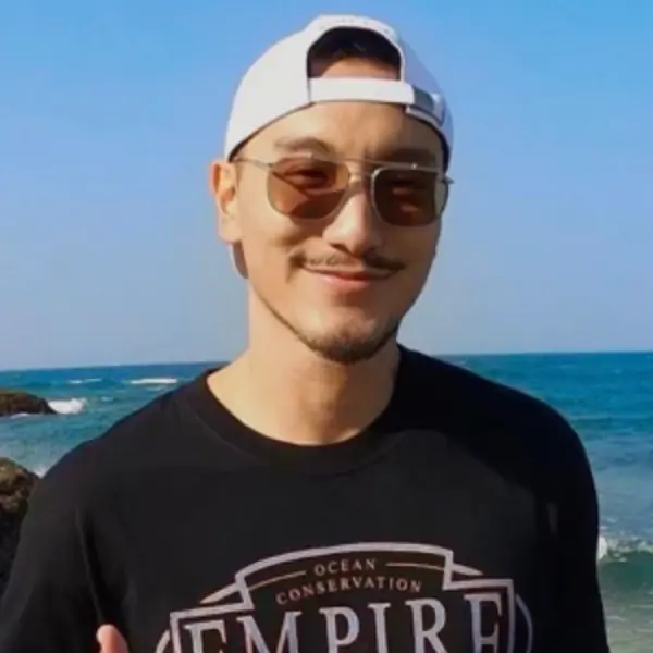 【跟著 J 樣穿】萬年海灘褲超 NG！夏天三大重點「海灘穿搭提案」，不只王陽明你也可以零負擔駕馭！