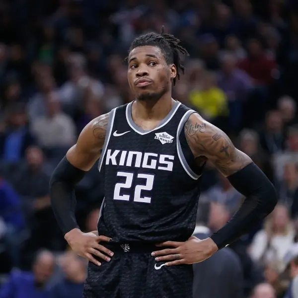 NBA 國王中鋒受不了「偷叫外送」被抓包，聯盟給予嚴重懲處