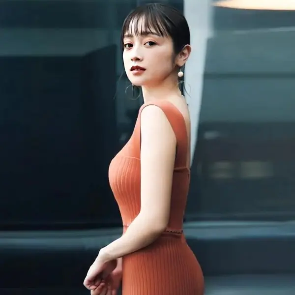 38 歲「逆齡美魔女」安達祐實凍齡不靠醫美靠「穿搭」！