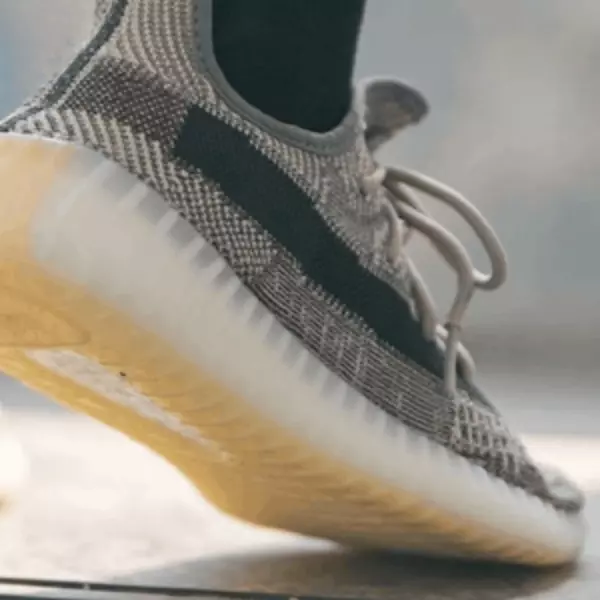 一直復刻超膩？adidas Originals Yeezy 350 新色「台灣販售時間」正式公布，網友：「肯爺還是很會賺！」