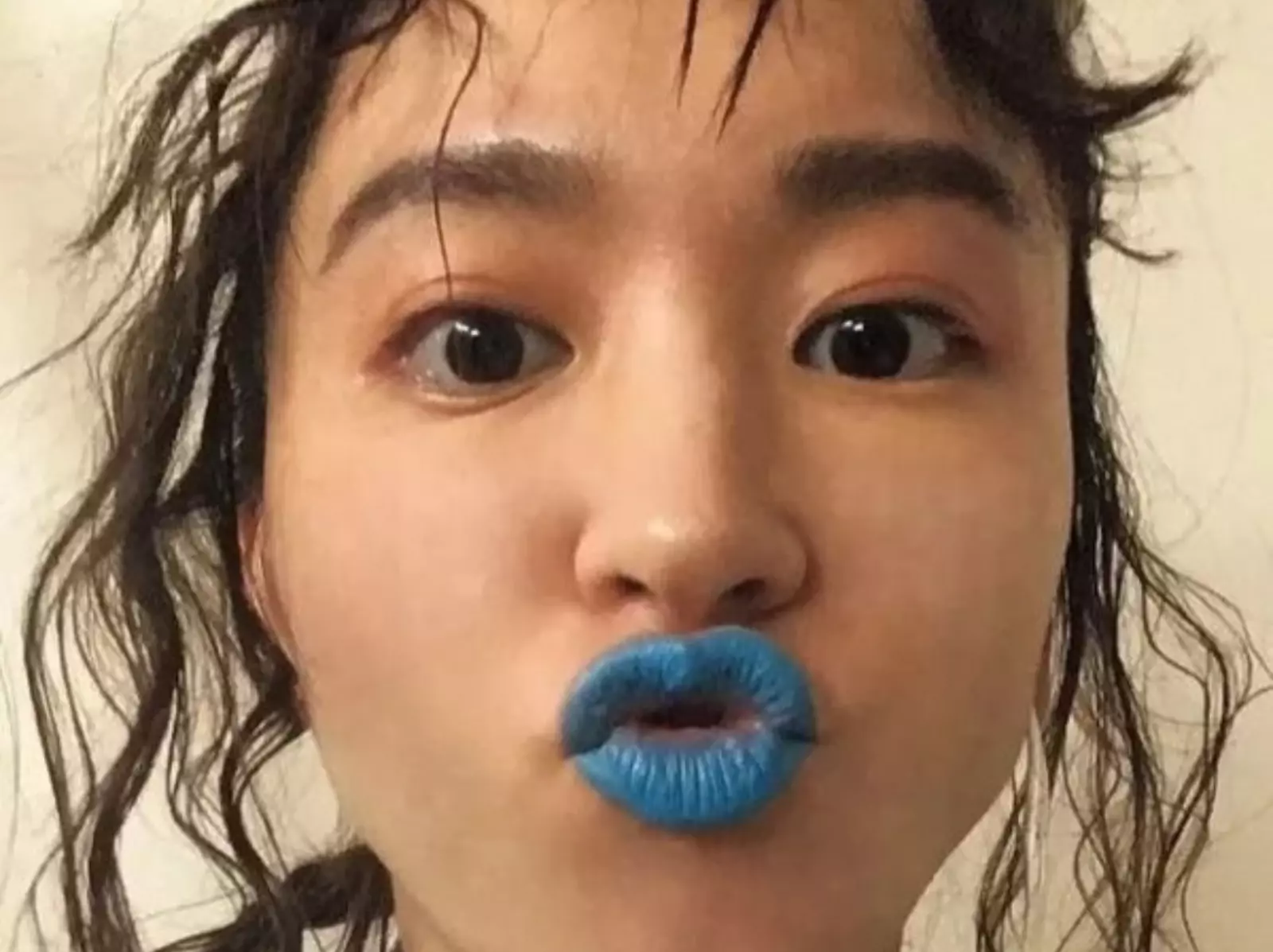 新垣結衣和星野源爆婚變！昔日自拍過程被直擊，她下一秒害羞傻笑令人瞬間融化！