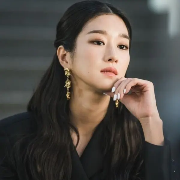 高冷女「徐睿知」《雖然是精神病但沒關係》戲裡腮紅、睫毛膏⋯相似款一次報給妳！