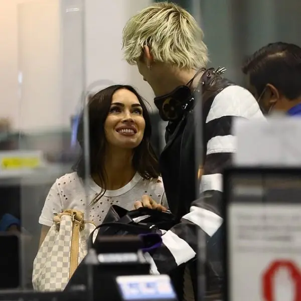 梅根福克斯暗示已想跟 MGK 結婚生子，交往 2 個月這速度太猛烈！