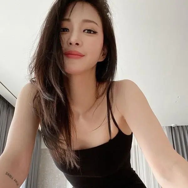 韓藝瑟曬「清涼照」遭酸平胸，「3 種奶型美胸術」一拳公開！