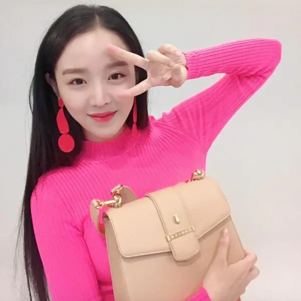《翻供》女主申惠善越看越美關鍵：八頭身、巴掌臉⋯網友：不同人吧⋯
