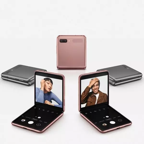 三星Galaxy Z Flip 5G絢爛登台，掌心尺寸的極致速度！
