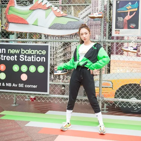 爆款神鞋 new balance 『327』「鄉民老婆」 Julia 吳卓源穿上玩翻復古！