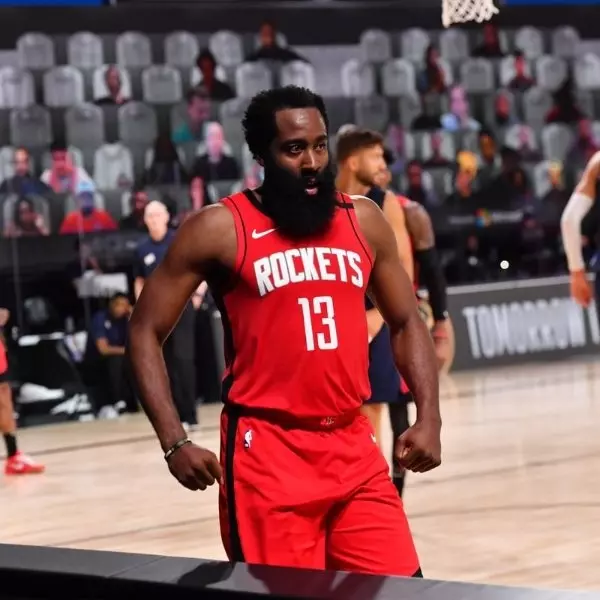 James Harden 末節關鍵時刻守死字母哥，全場狂送 6 抄截率火箭取勝