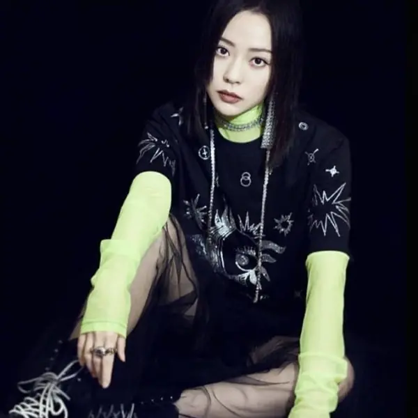 《中國新說唱》新導師張靚穎不只會 Rap 還超懂穿，「簡單 3 招」穿出霸氣女王範兒！