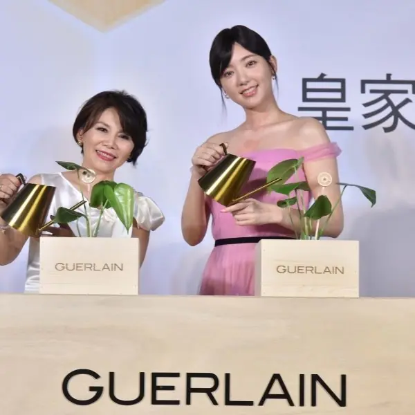 法國嬌蘭 皇家蜂王乳系列十周年慶 代言人郭雪芙亮麗出席「皇家蜜境快閃店」開幕活動