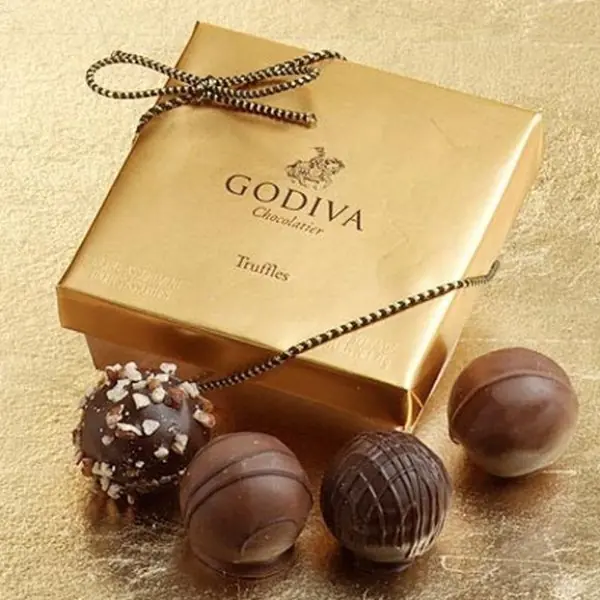 「與其送女友 1000 元 GODIVA 巧克力，同價位化妝品更高手」？男生送禮分兩派！