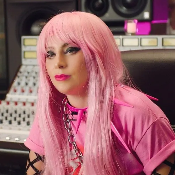 Lady Gaga 揭露自己靠「精神病藥物」度日，背後艱辛原因：我無法控制大腦⋯